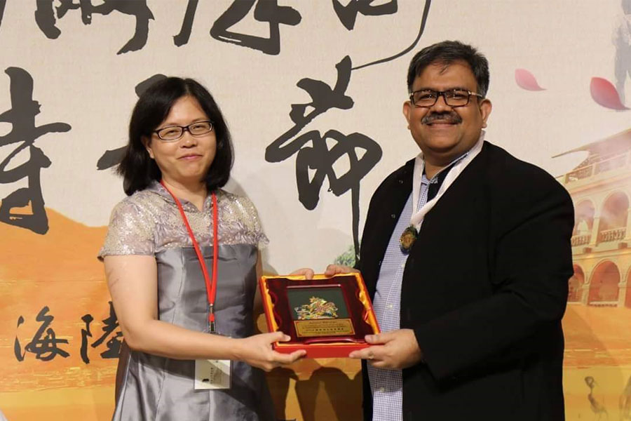 Contribution Award for International Poetry (2016) - Taiwan